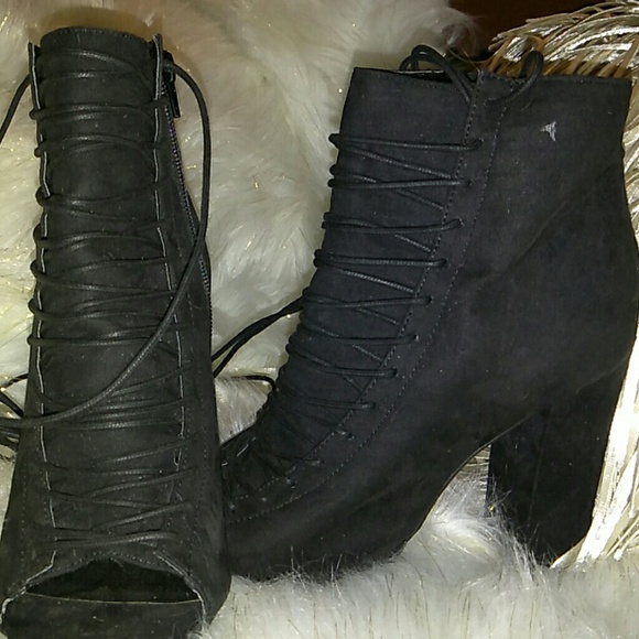 Boots - Picture 3 of 3